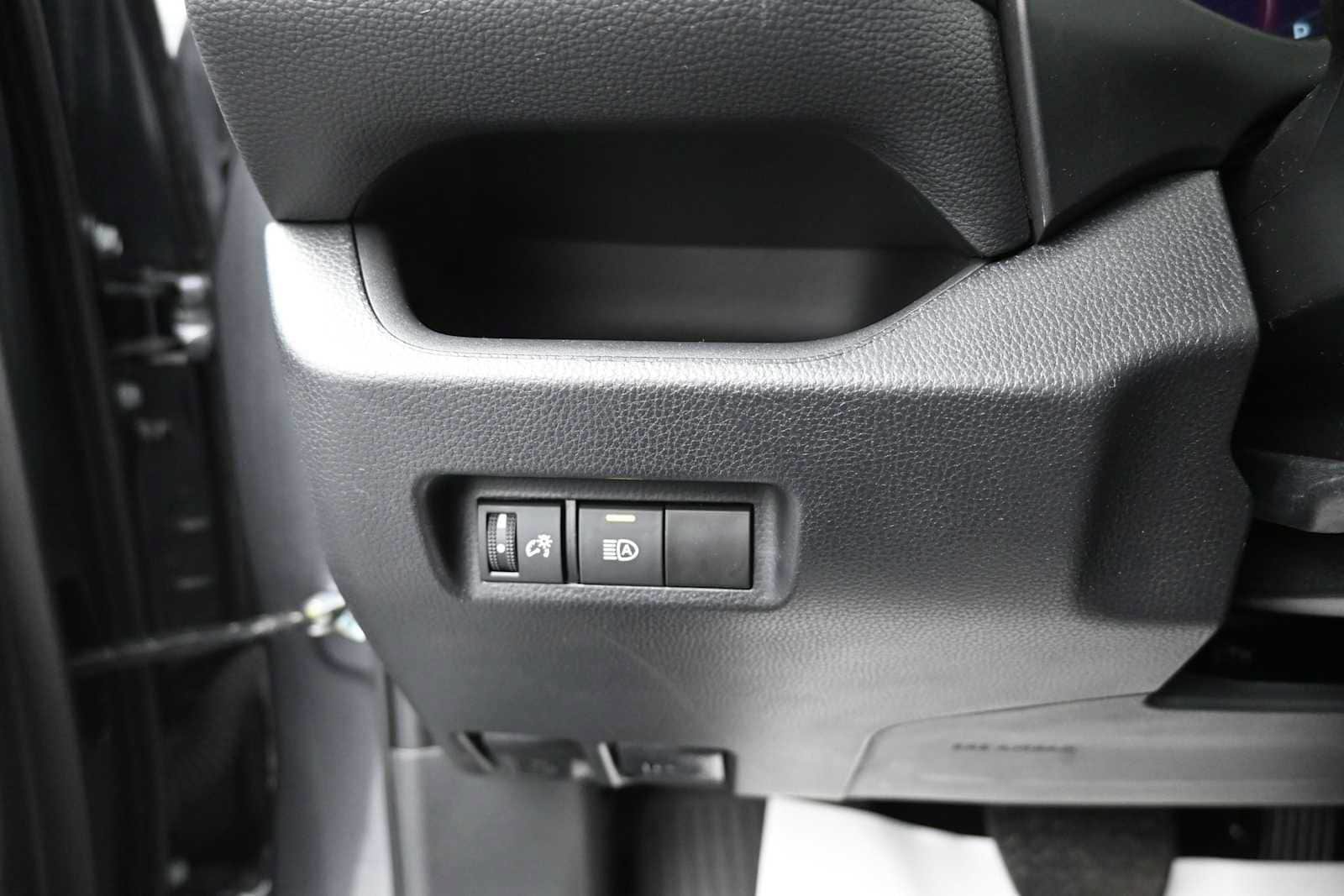 Used 2023 Toyota RAV4 XLE AWD/4WD image 11