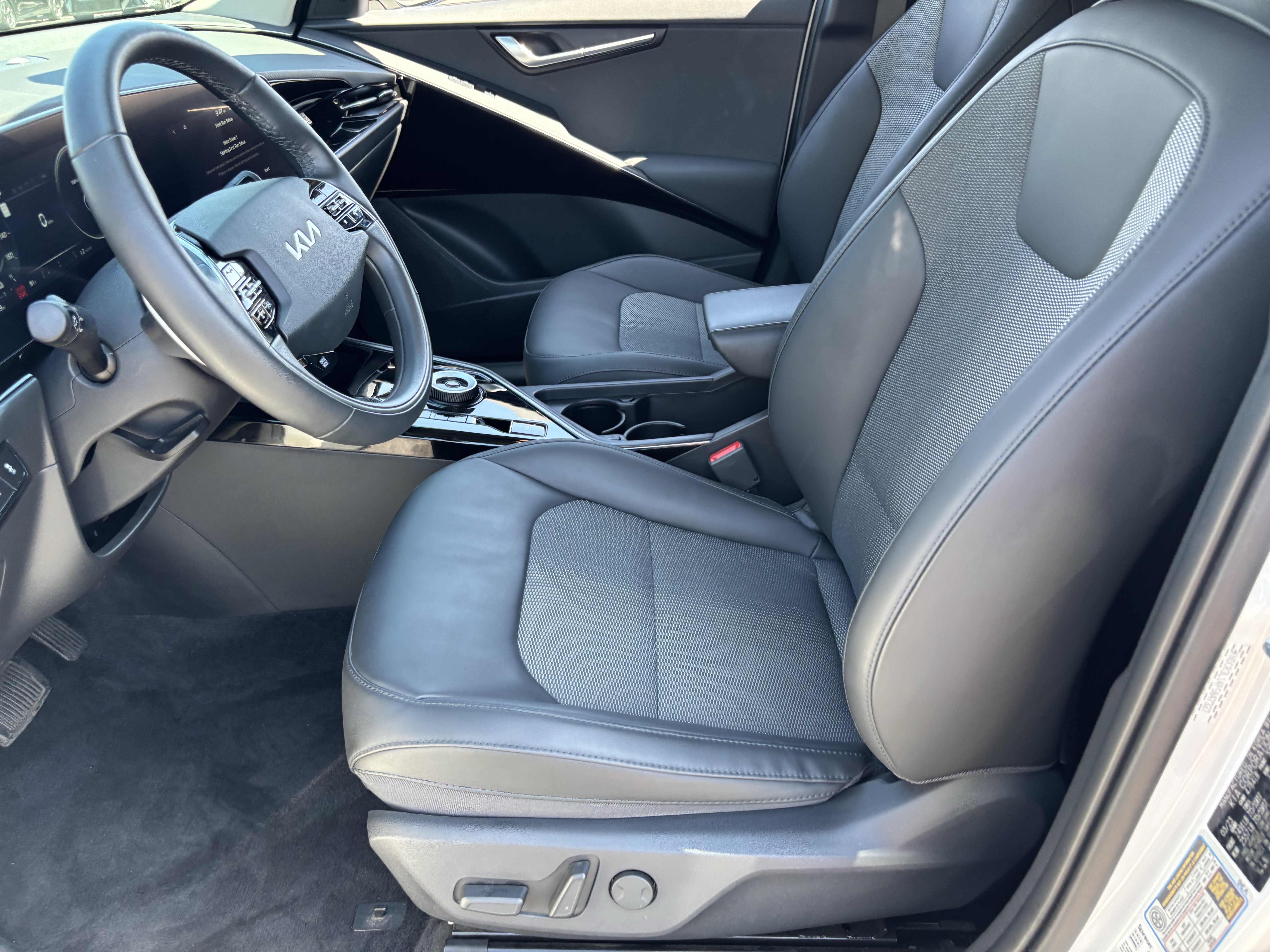 Certified 2023 Kia Niro Wind w/ Wind Preserve Package FWD image 17