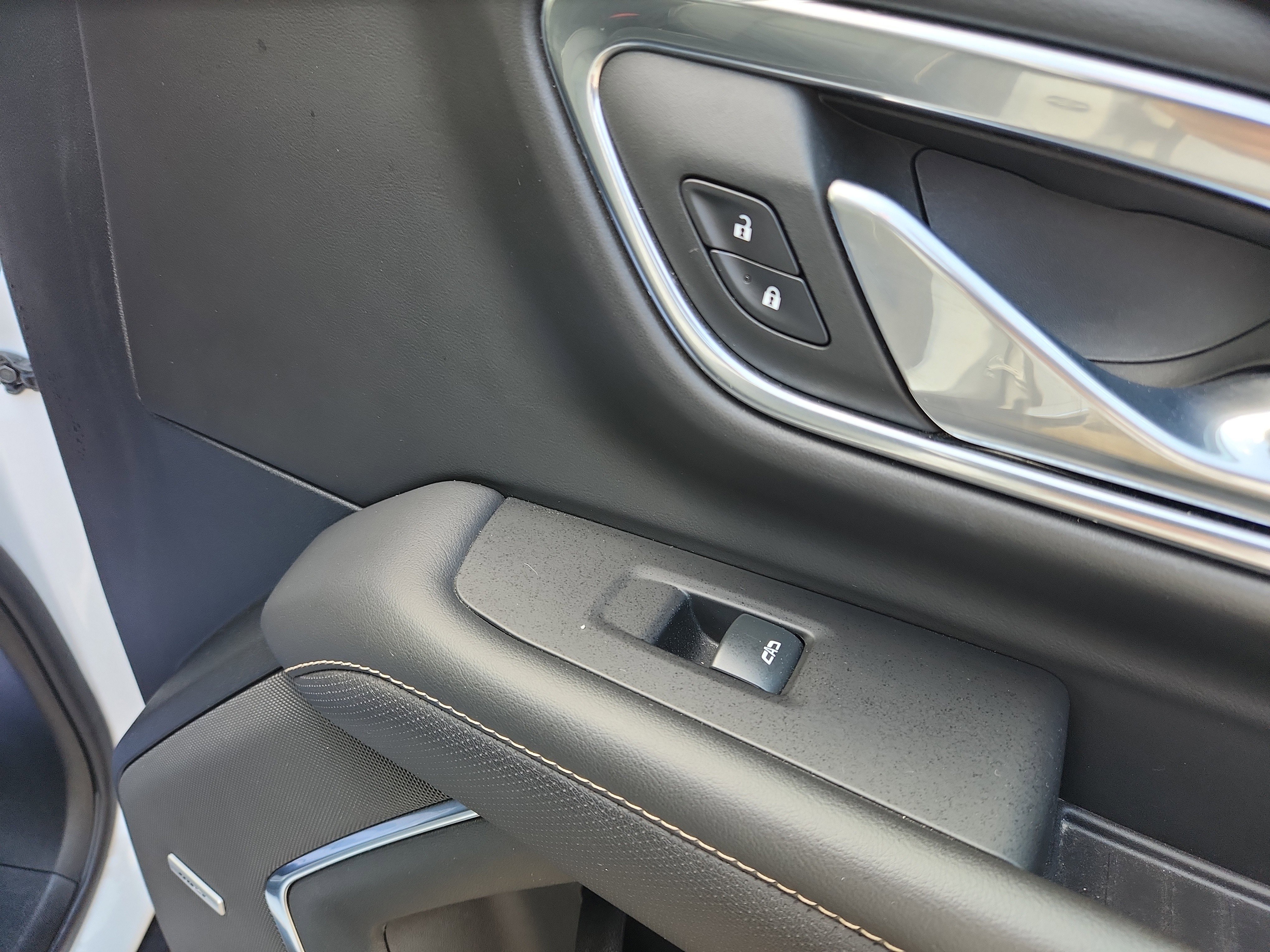 Used 2024 GMC Yukon SLT image 42