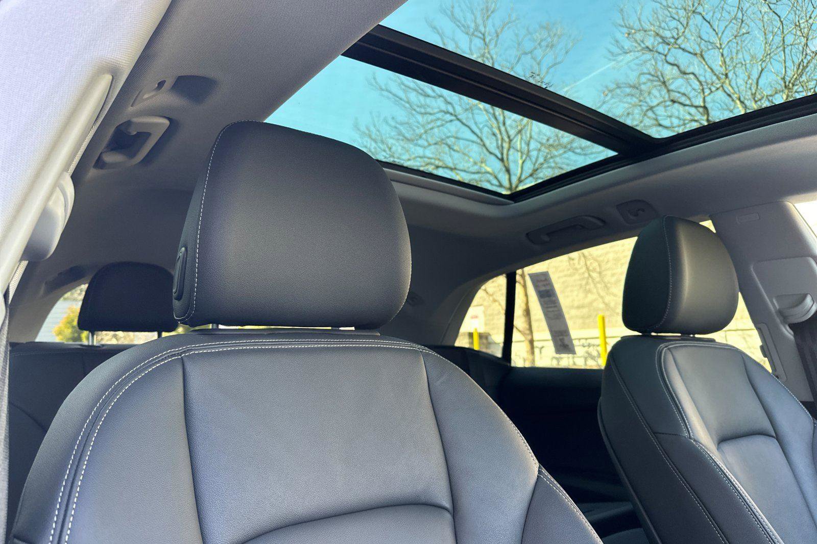 Used 2023 Audi Q8 Premium image 17