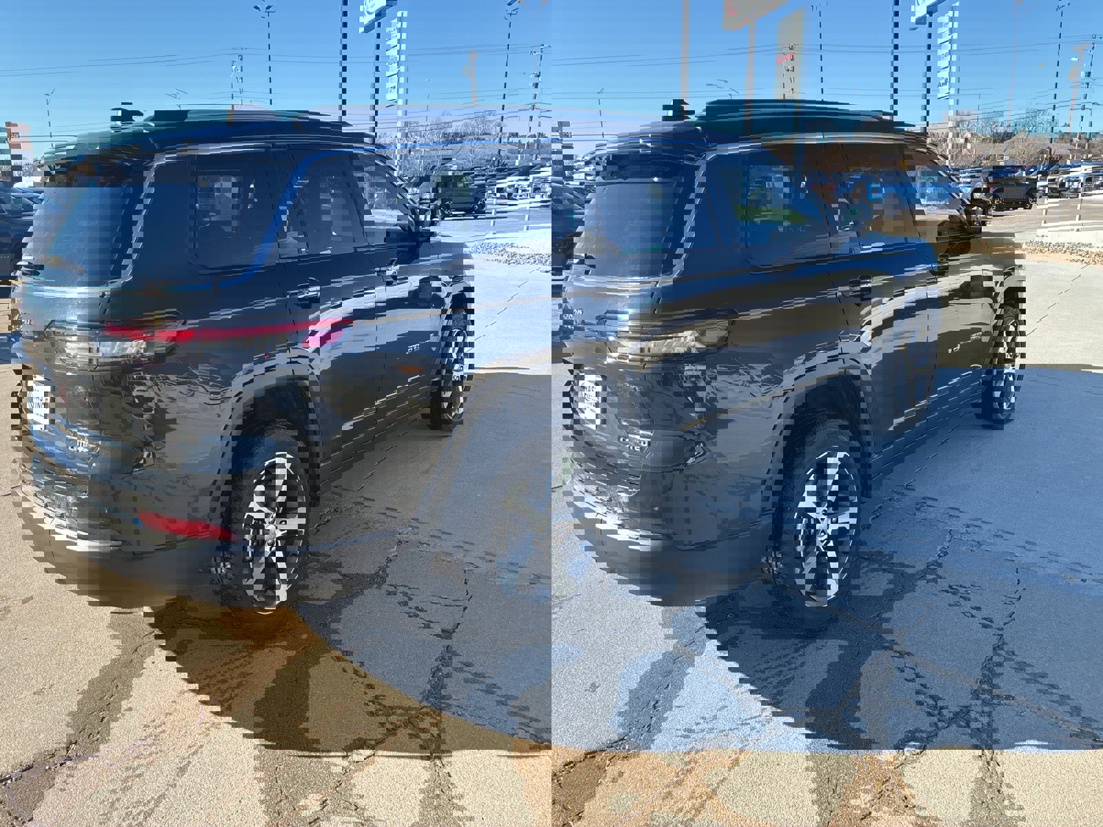 Used 2023 Jeep Grand Cherokee L Limited w/ Luxury Tech Group II image 7