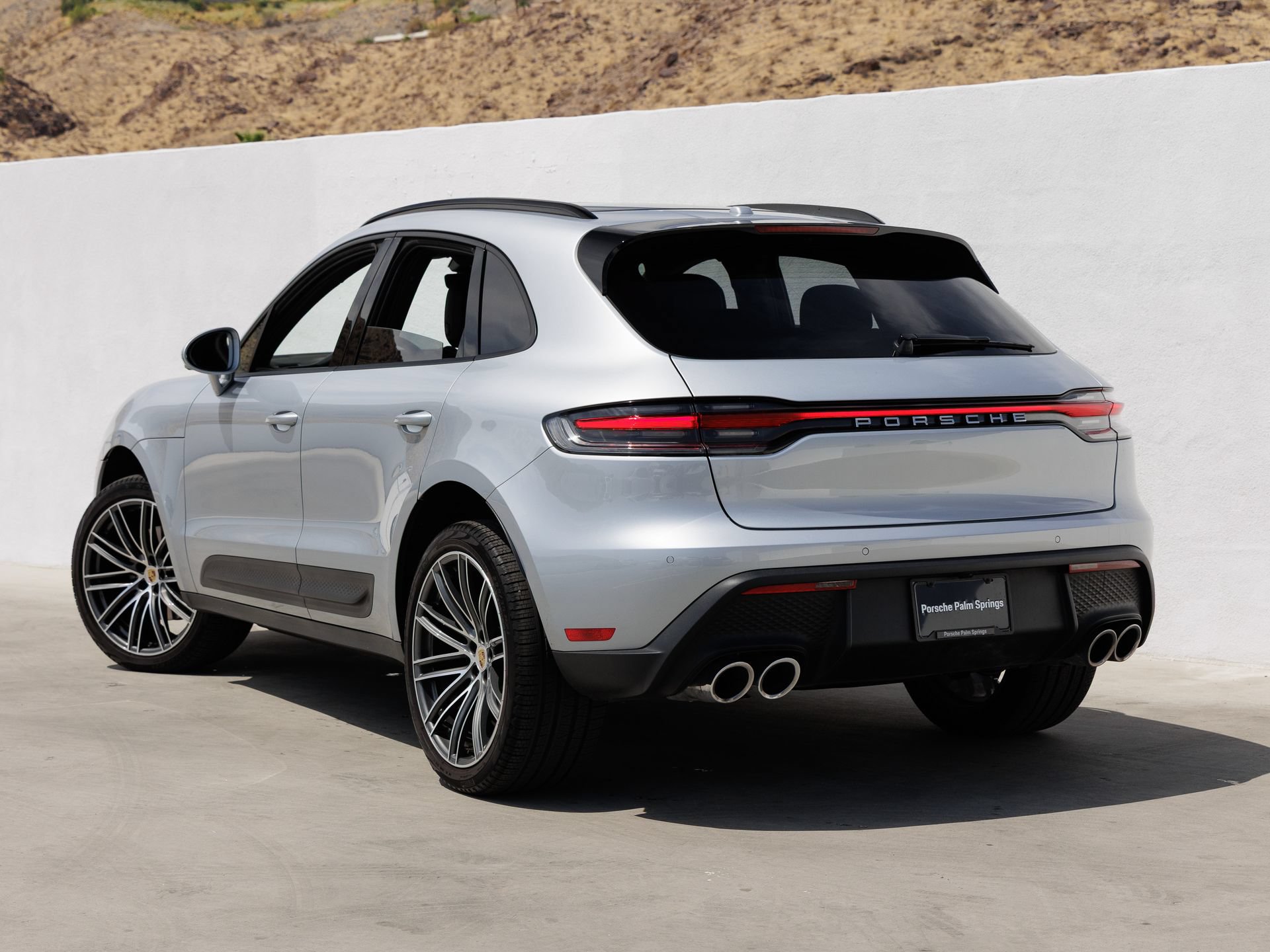 Certified 2026 Porsche Macan AWD/4WD image 3