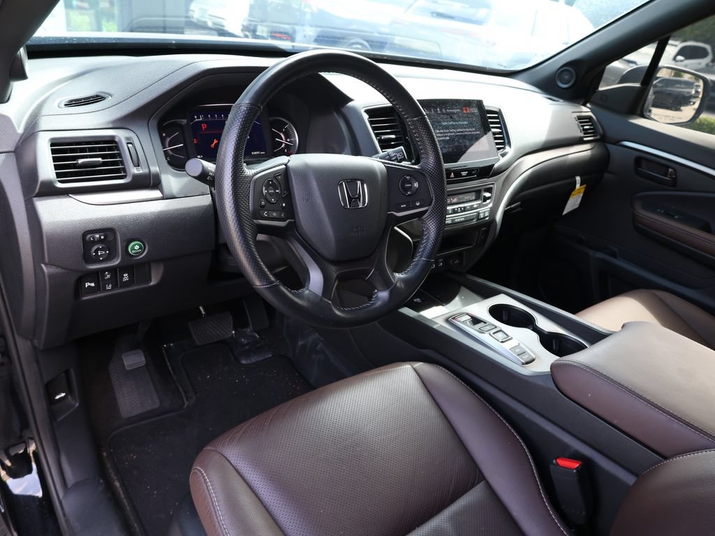 Used 2025 Honda Passport EX-L image 16