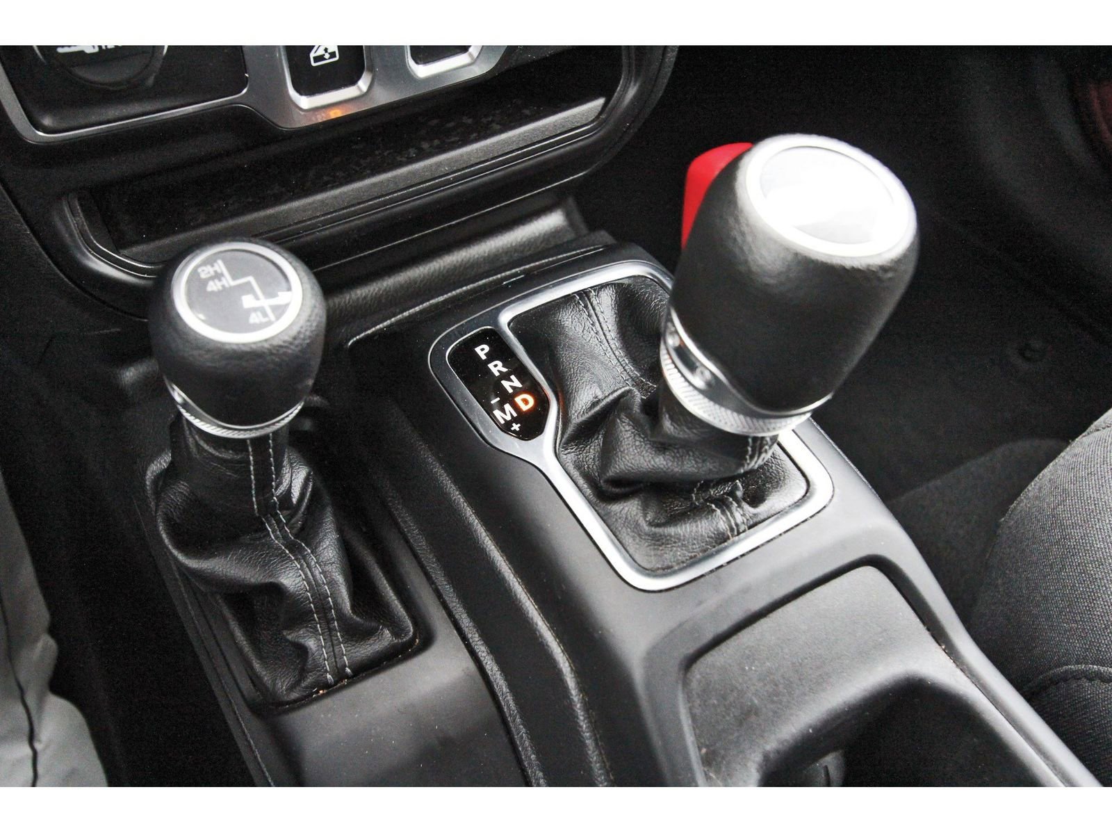 Used 2024 Jeep Wrangler Sport AWD/4WD image 28