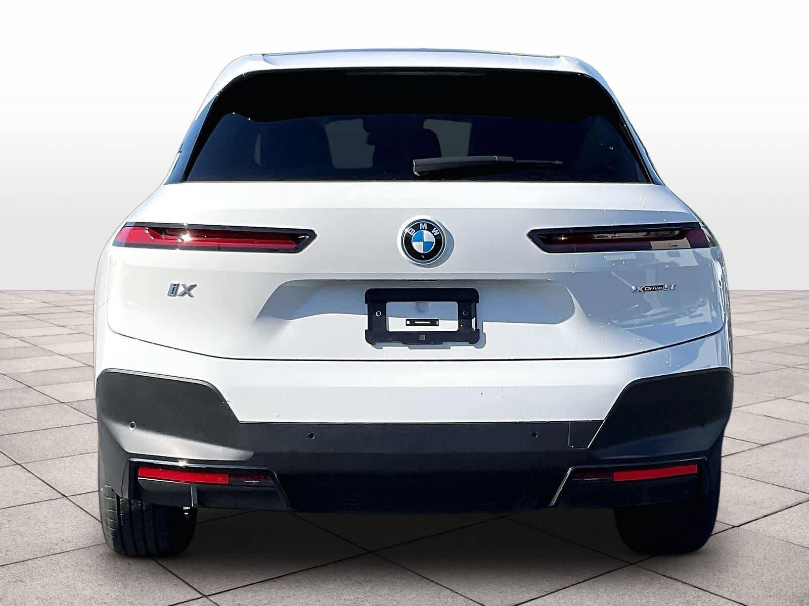 Used 2024 BMW iX xDrive50 w/ Convenience Package AWD/4WD image 8