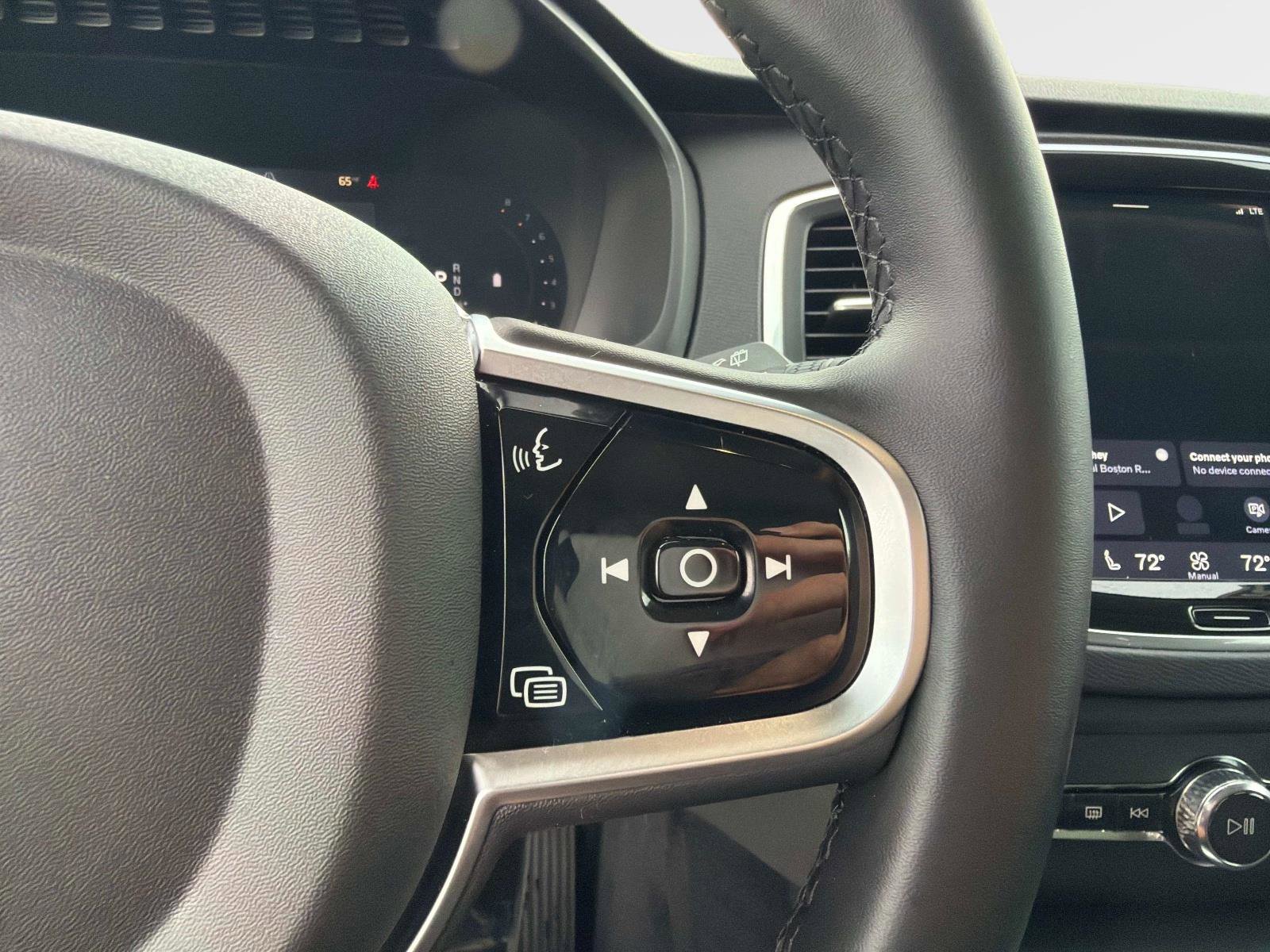 Certified 2025 Volvo XC90 B5 Core image 26