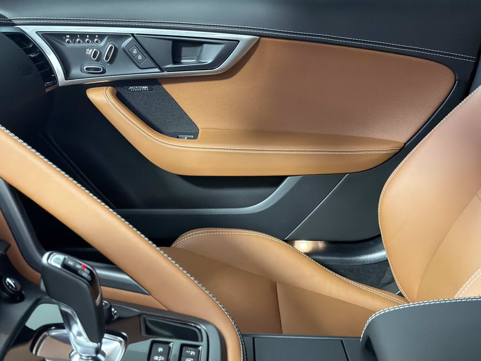 Certified 2023 Jaguar F-TYPE R-Dynamic AWD/4WD image 15