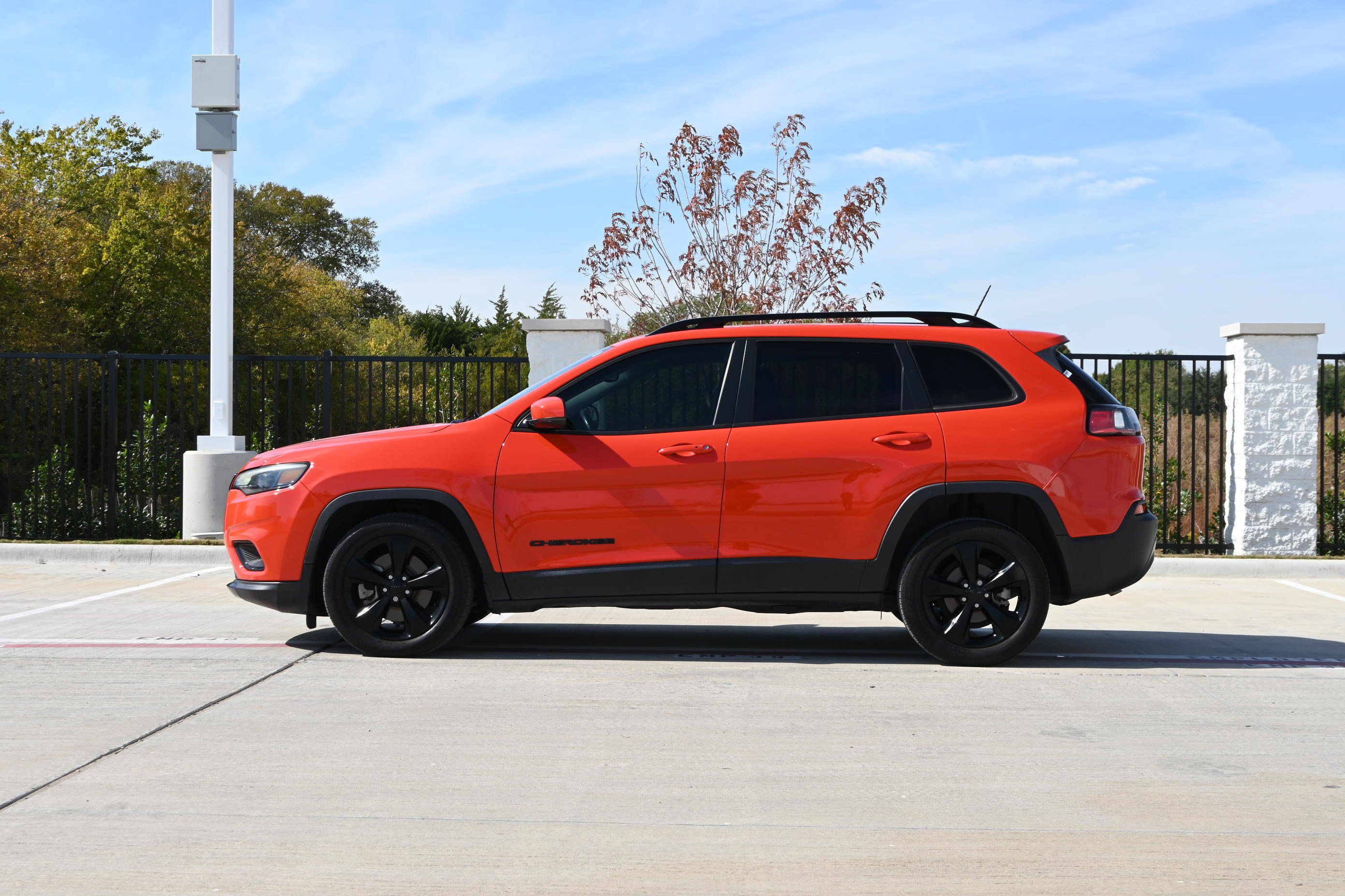 Used 2021 Jeep Cherokee Latitude Plus FWD image 6