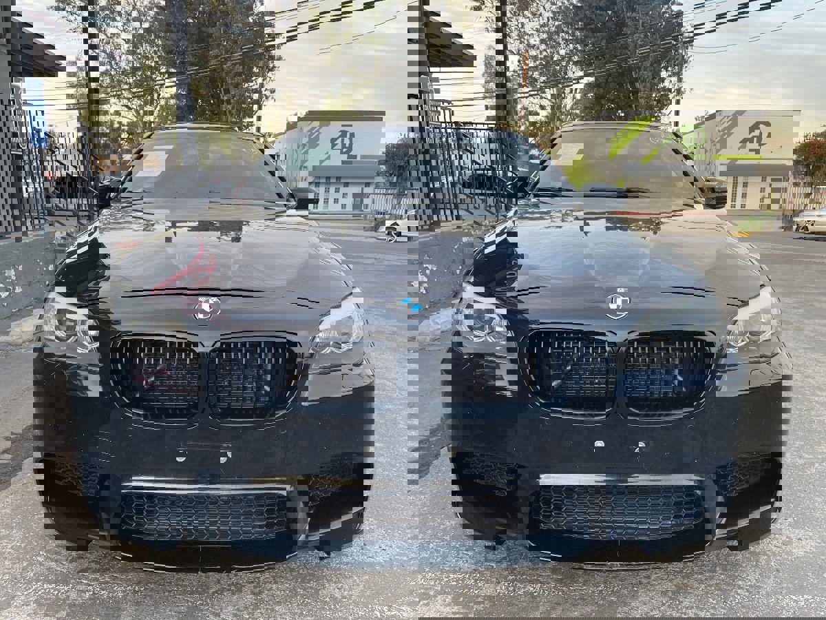 Used 2013 BMW M5 w/ Executive Pkg image 2