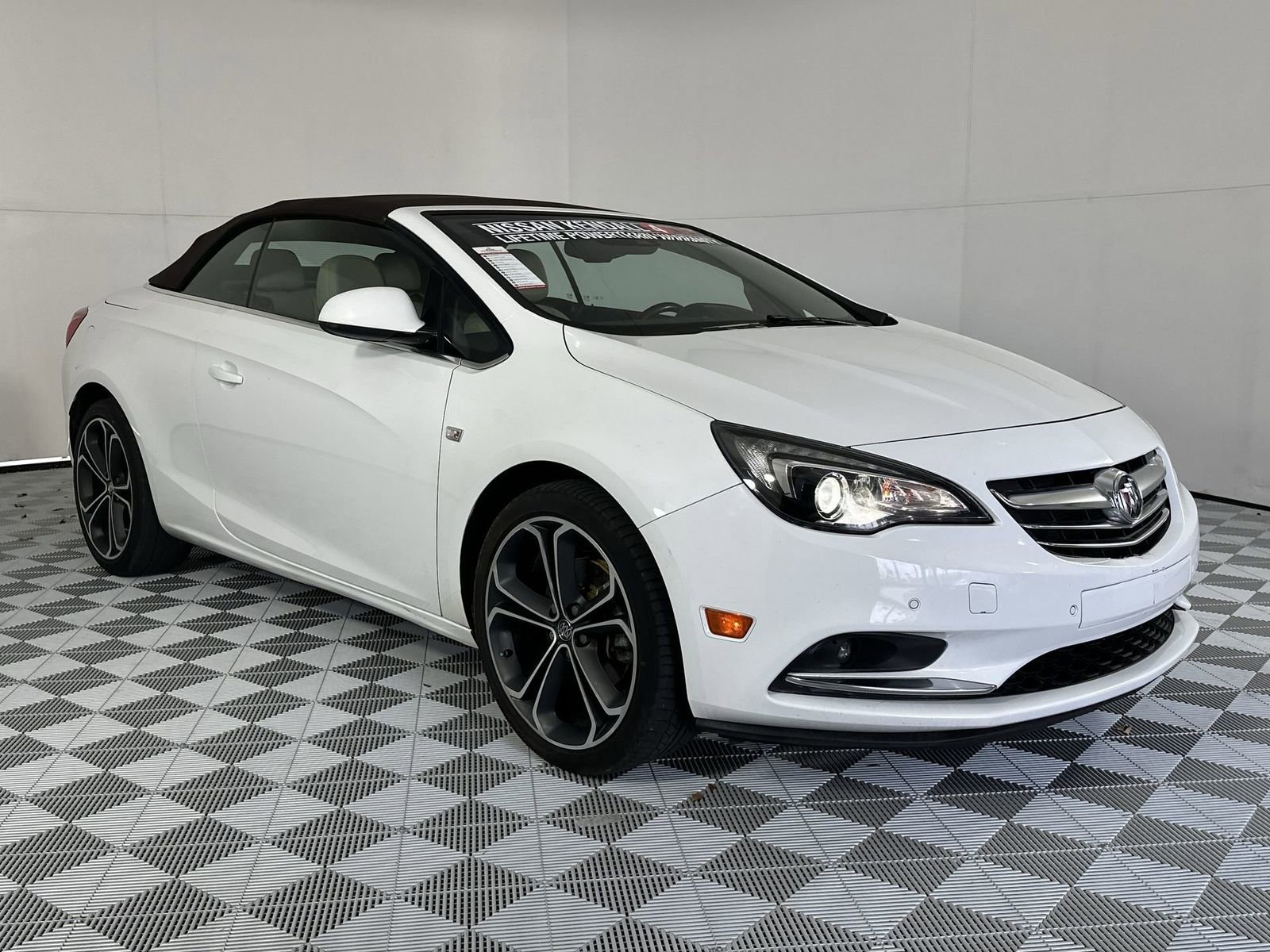 Used 2018 Buick Cascada Premium image 2