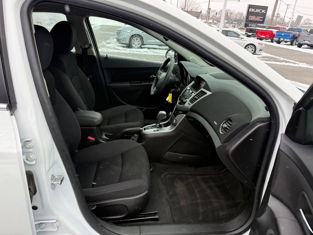 Used 2016 Chevrolet Cruze LT image 24