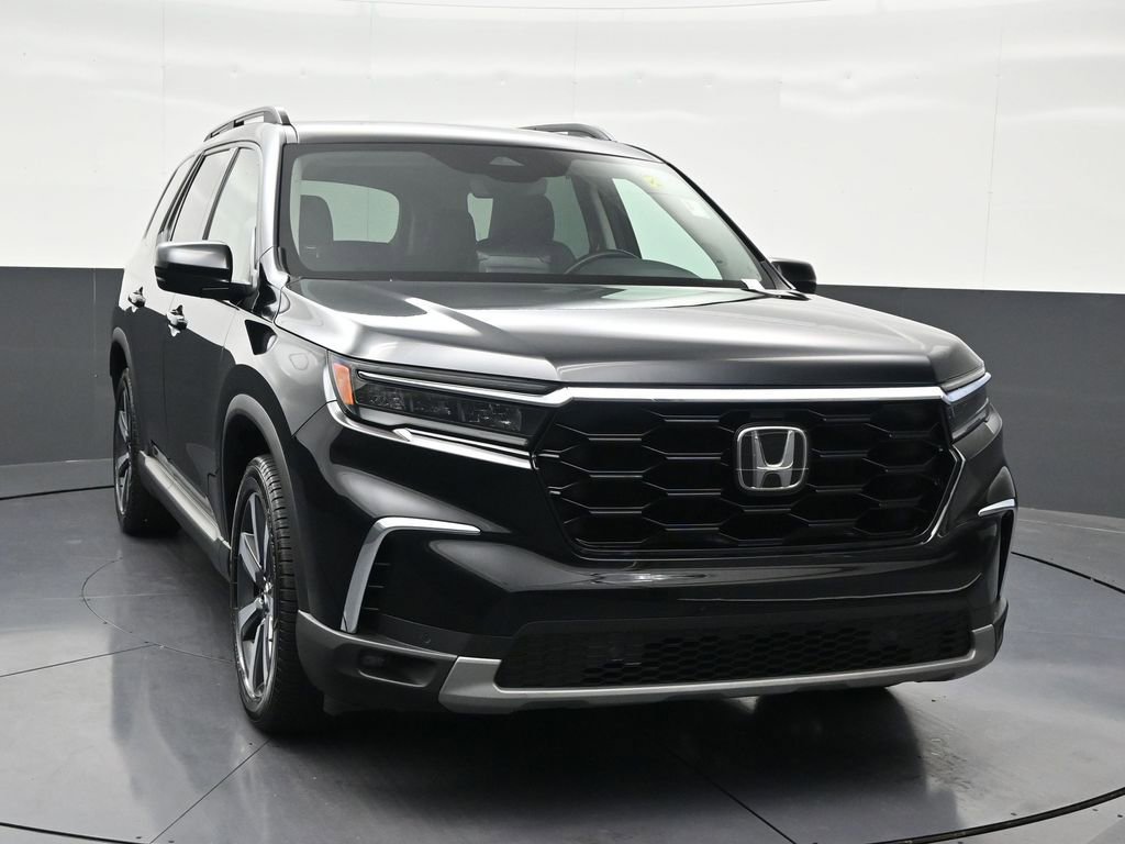 Used 2025 Honda Pilot Touring image 7