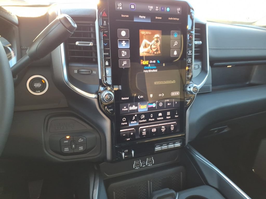 New 2026 RAM 2500 Laramie AWD/4WD image 16