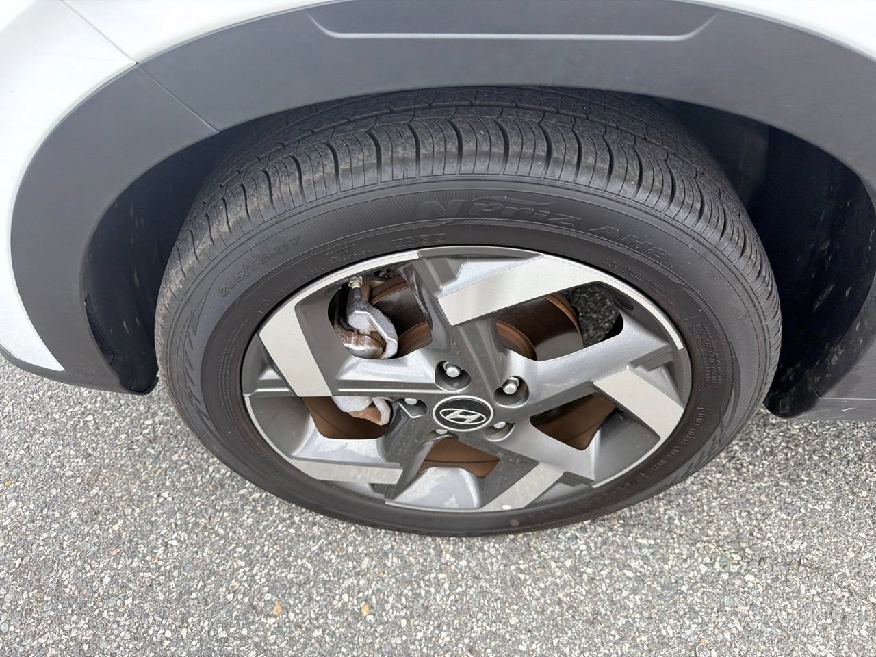 Used 2025 Hyundai Venue SEL FWD image 13