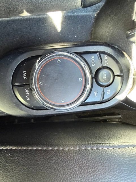 Used 2015 MINI Cooper 4-Door Hardtop FWD image 21