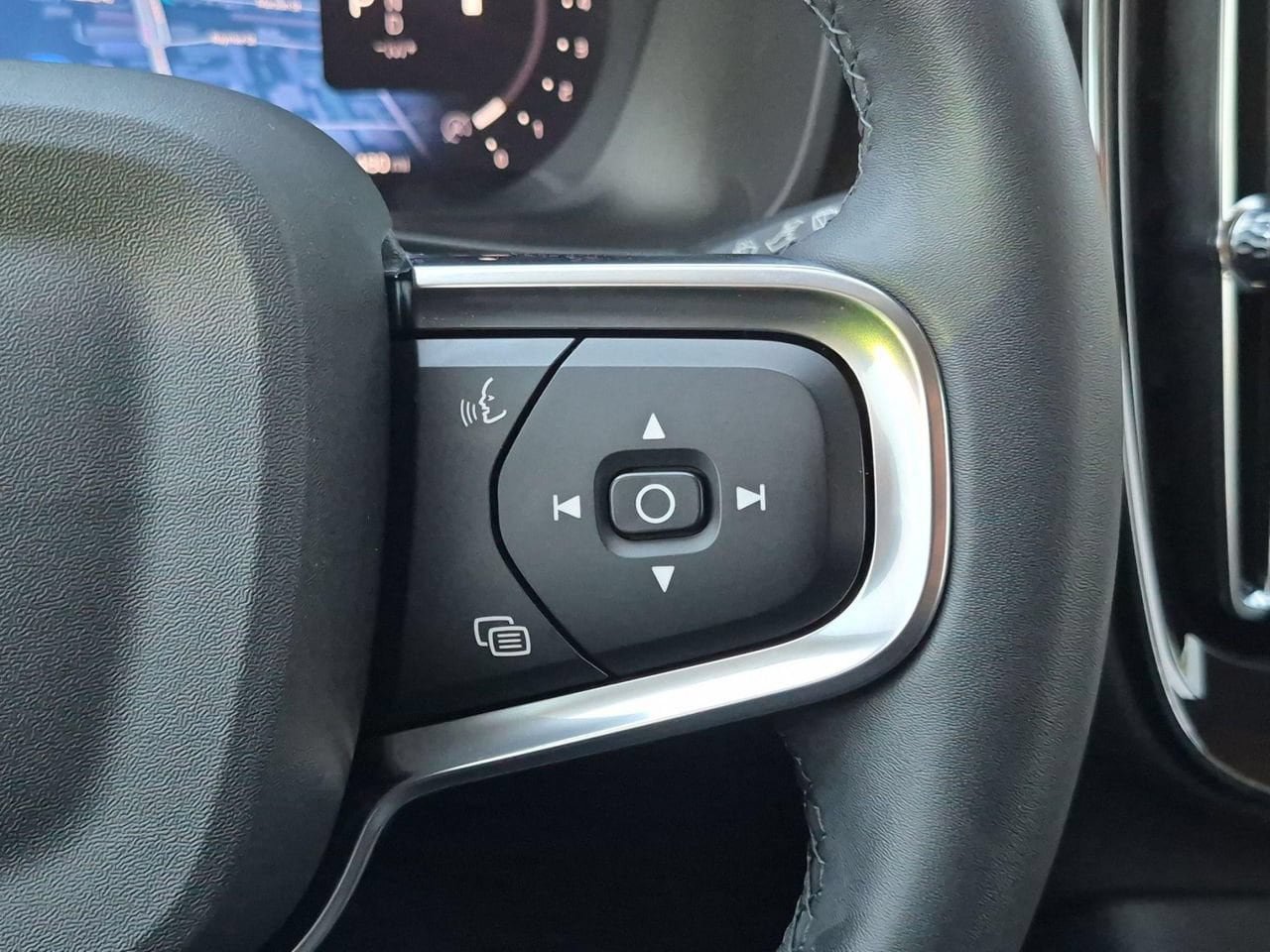 Certified 2024 Volvo XC40 B5 Core w/ Protection Package Premier AWD/4WD image 15