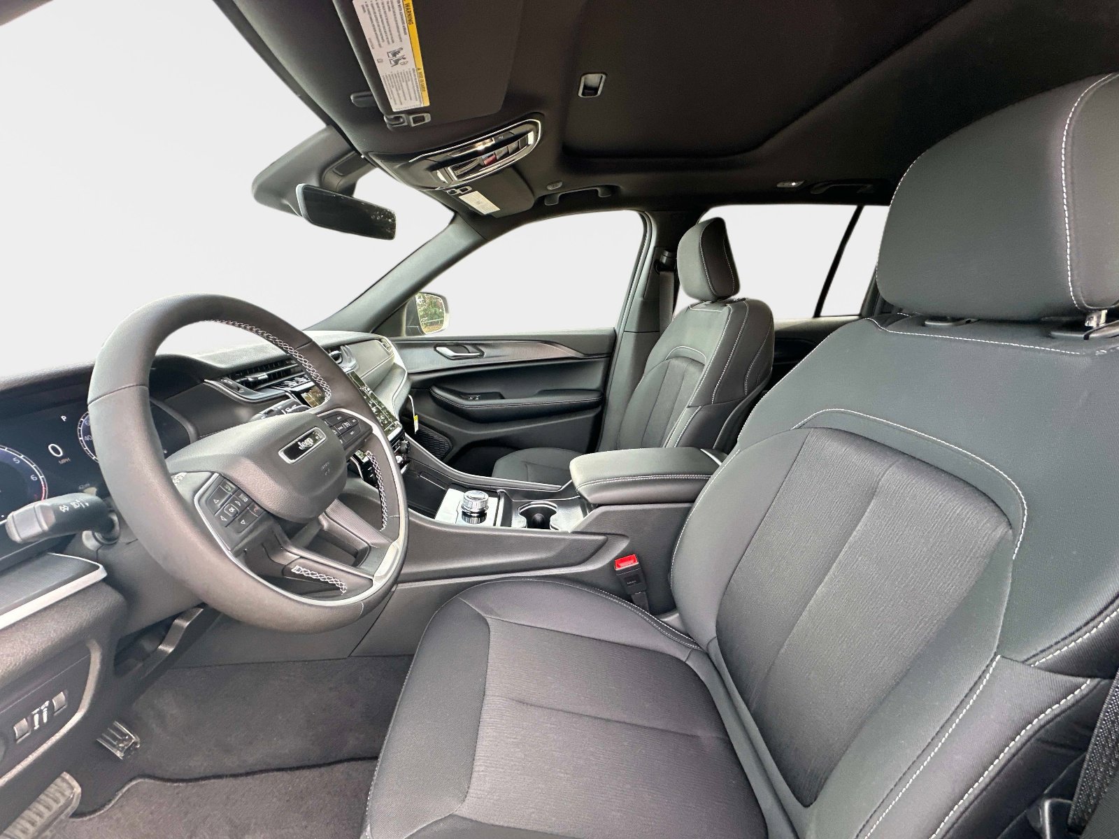 New 2025 Jeep Grand Cherokee Laredo X w/ Luxury Tech Group I AWD/4WD image 23