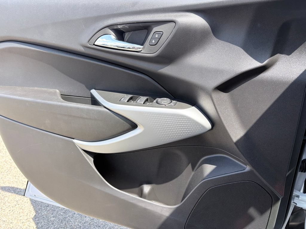 Used 2025 Chevrolet Trax LS FWD image 12