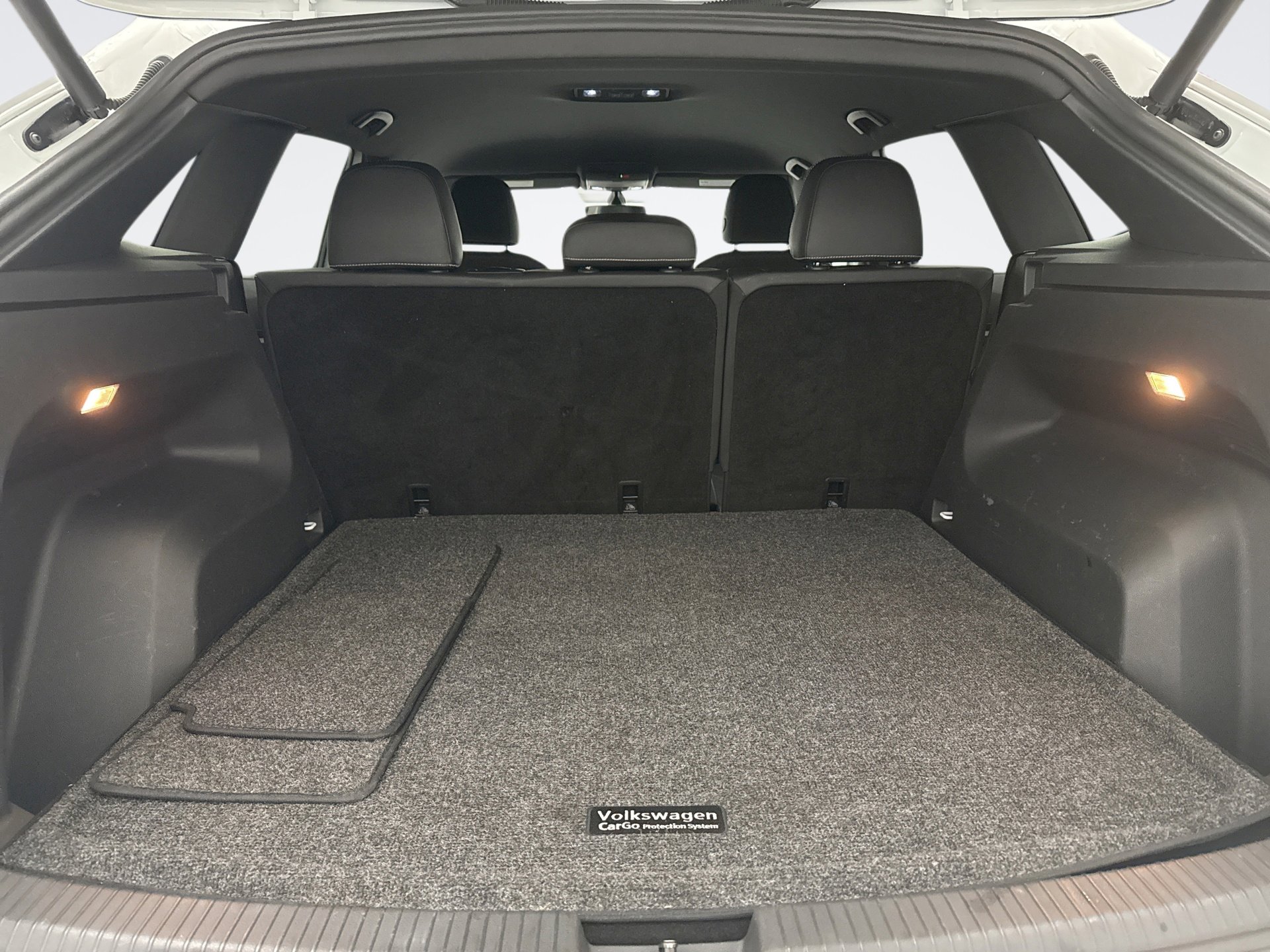 Used 2020 Volkswagen Atlas Cross Sport SE w/ Towing Package image 20