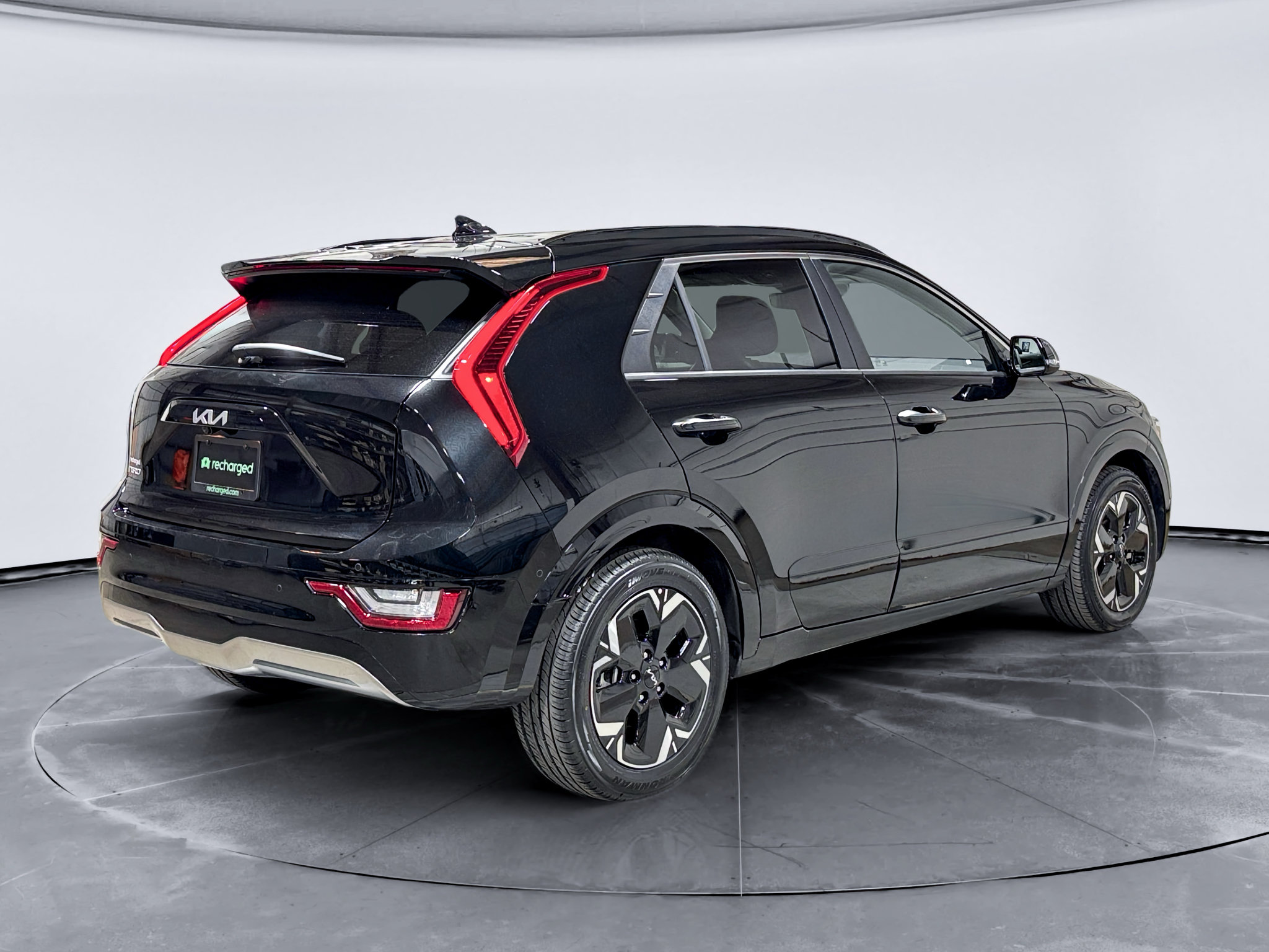 Used 2023 Kia Niro Wave w/ Wave Preserve Package FWD image 3