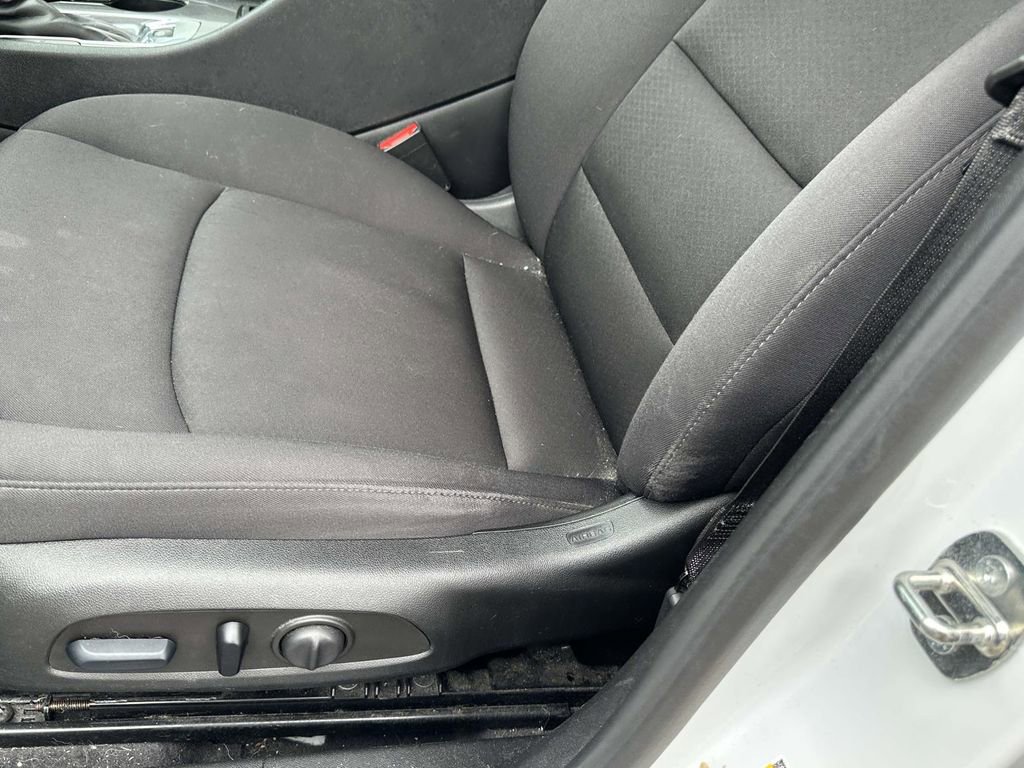 Used 2023 Chevrolet Malibu LT FWD image 19