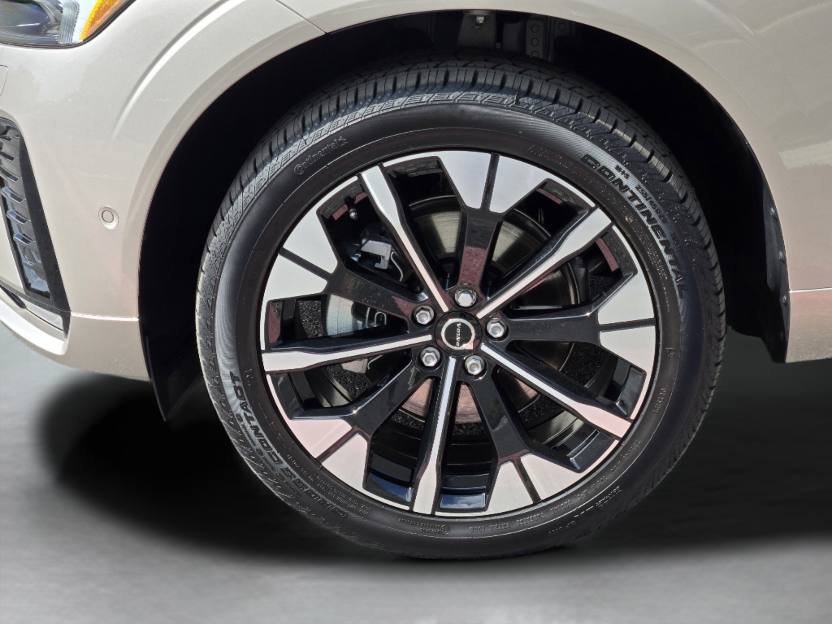 Used 2026 Volvo XC60 B5 Plus w/ Protection Package Premier AWD/4WD image 29