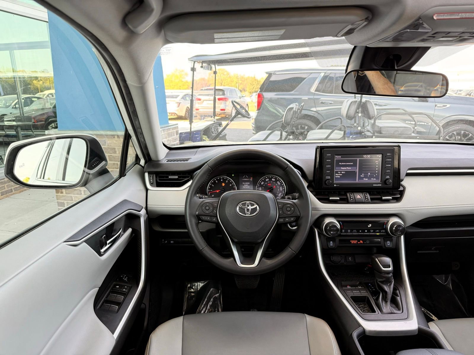 Used 2022 Toyota RAV4 XLE Premium image 28