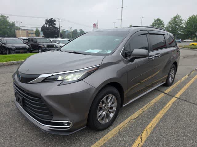 Used 2022 Toyota Sienna XLE