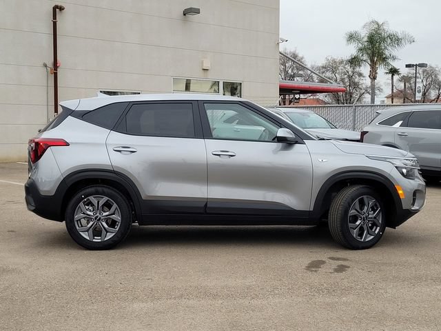 New 2026 Kia Seltos LX FWD image 4