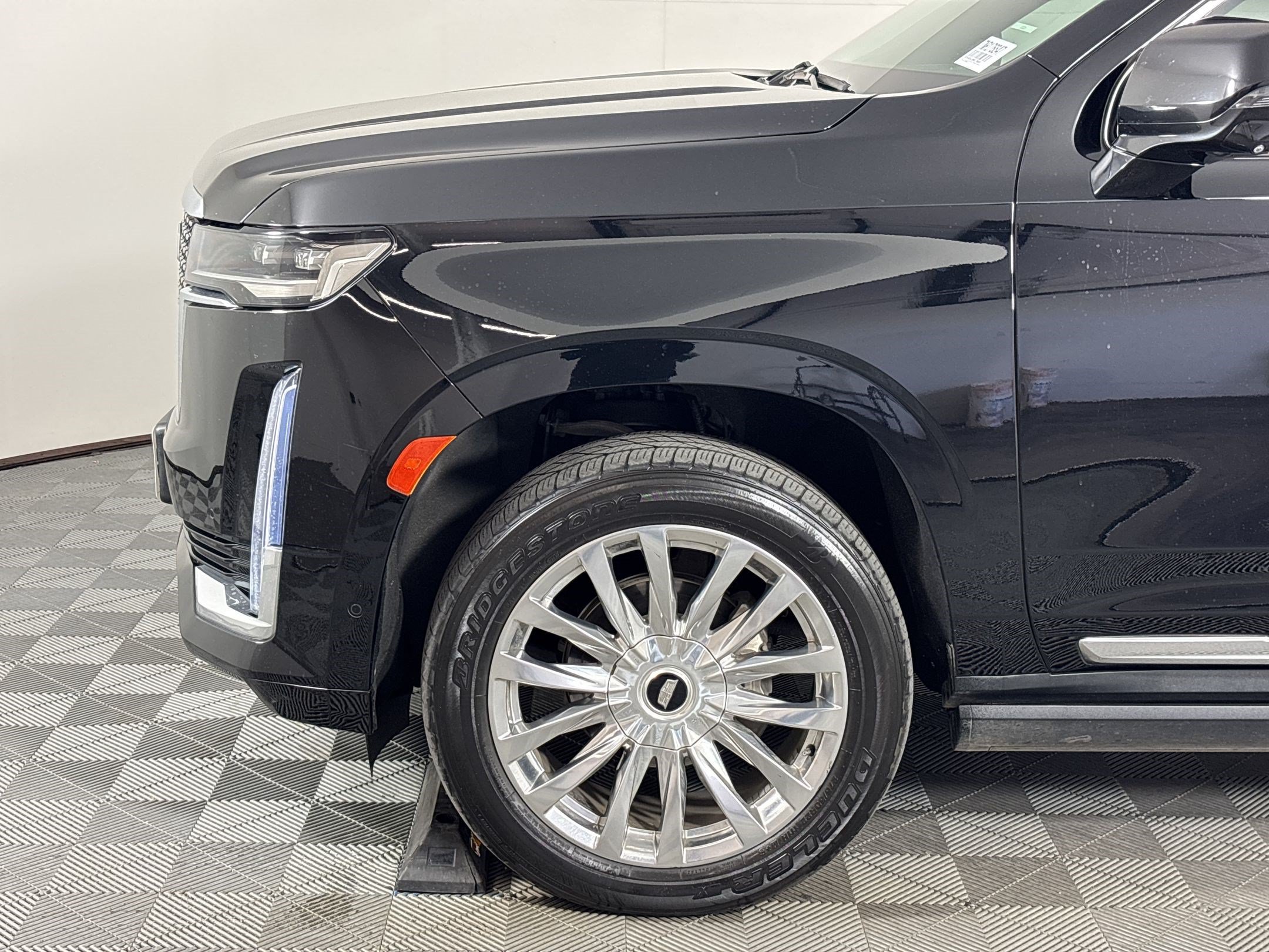 Used 2022 Cadillac Escalade Premium Luxury w/ Performance Package AWD/4WD image 13