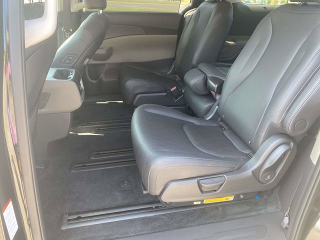 New 2026 Kia Carnival EX FWD image 11
