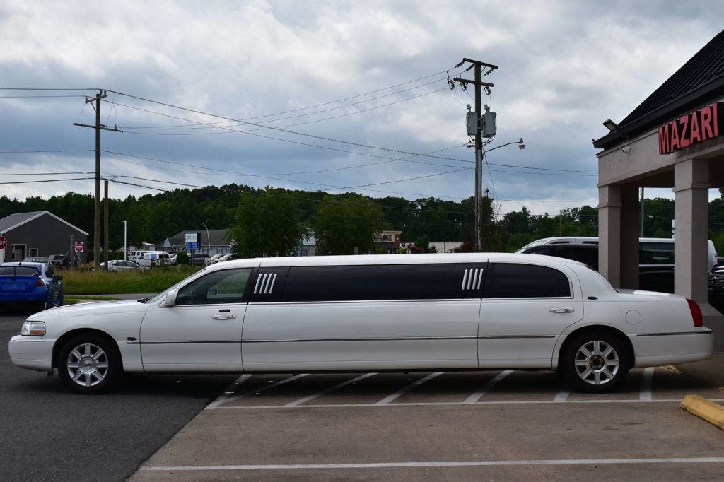 Used 2007 Lincoln Town Car Executive RWD image 8