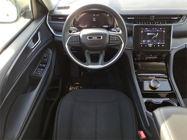 Used 2023 Jeep Grand Cherokee L Laredo image 11