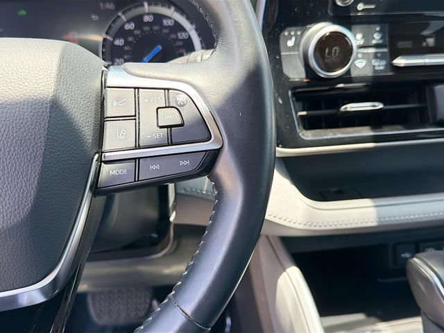 Used 2021 Toyota Highlander XLE AWD/4WD image 38