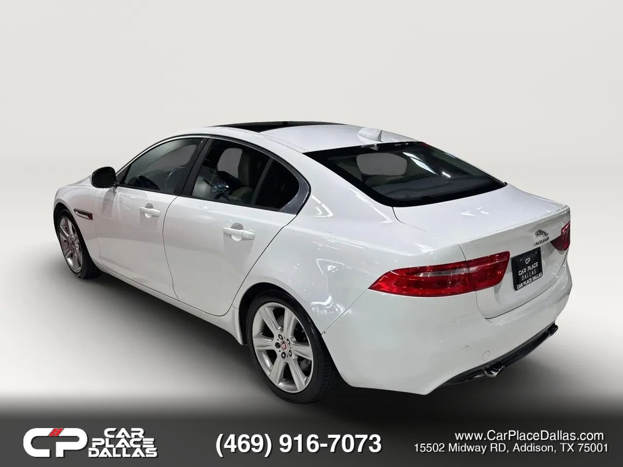Used 2017 Jaguar XE Premium RWD image 5
