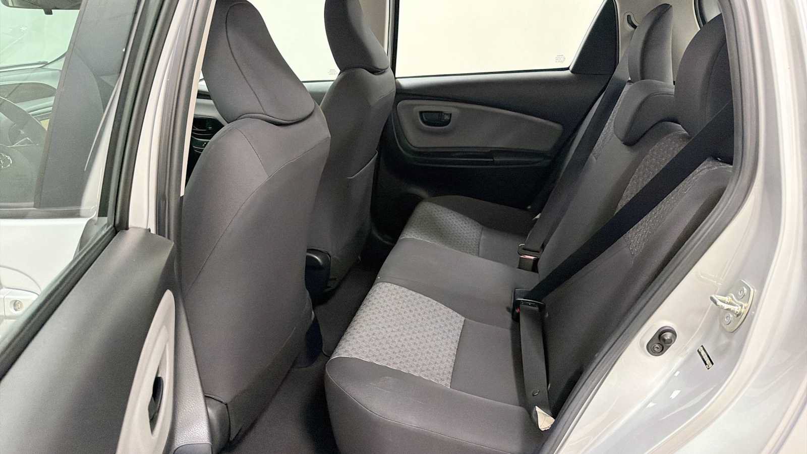 Used 2015 Toyota Yaris L FWD image 22