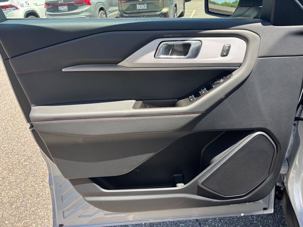 New 2026 Ford Explorer Active RWD image 8