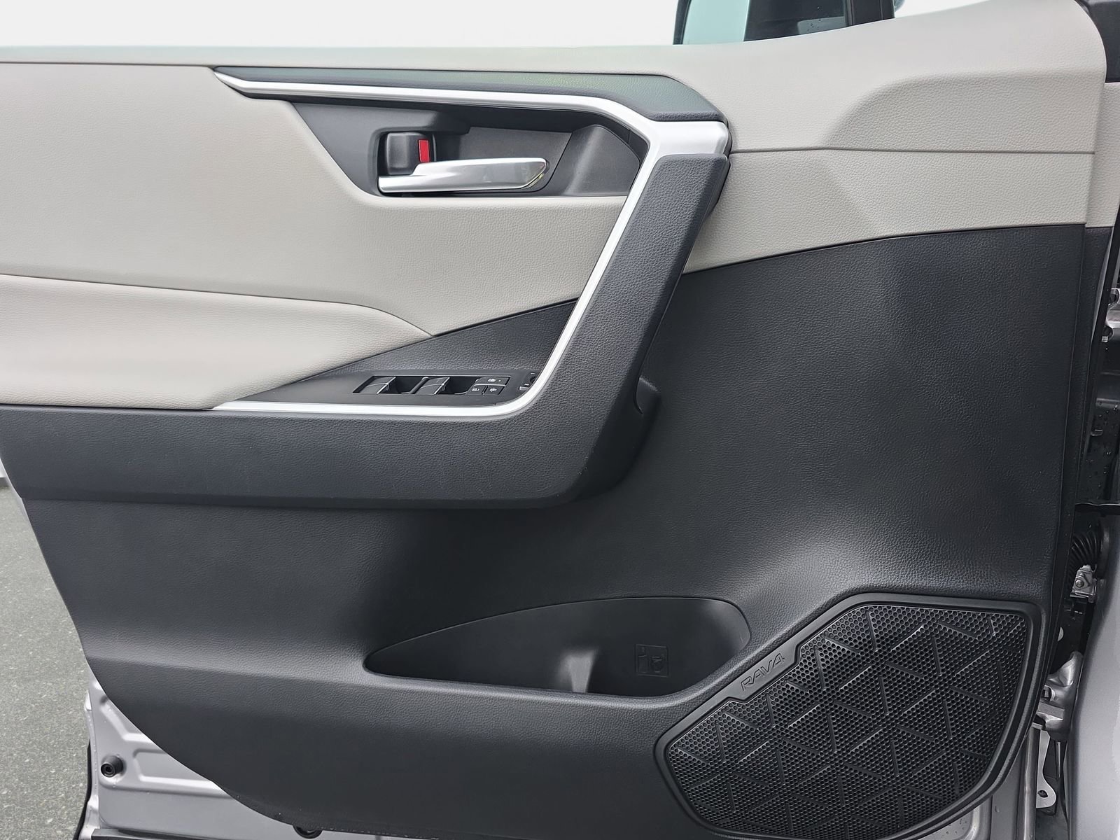 Used 2019 Toyota RAV4 XLE Premium image 27