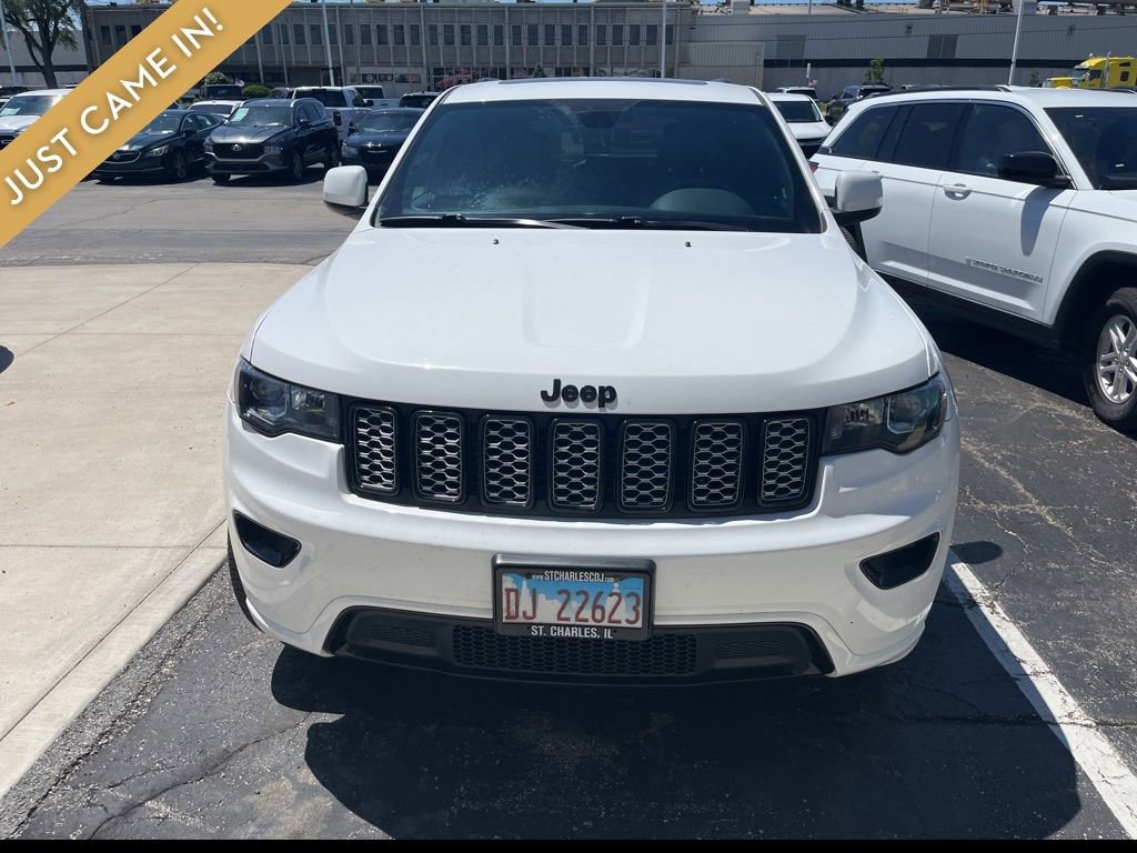 Used 2017 Jeep Grand Cherokee Altitude AWD/4WD image 2