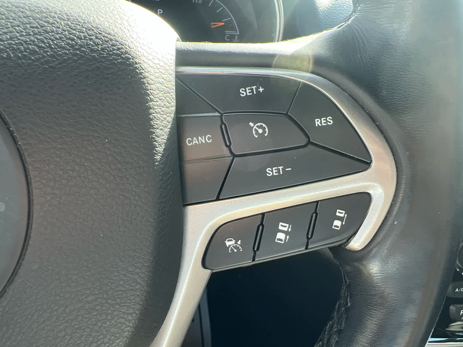 Used 2022 Jeep Grand Cherokee Limited image 18