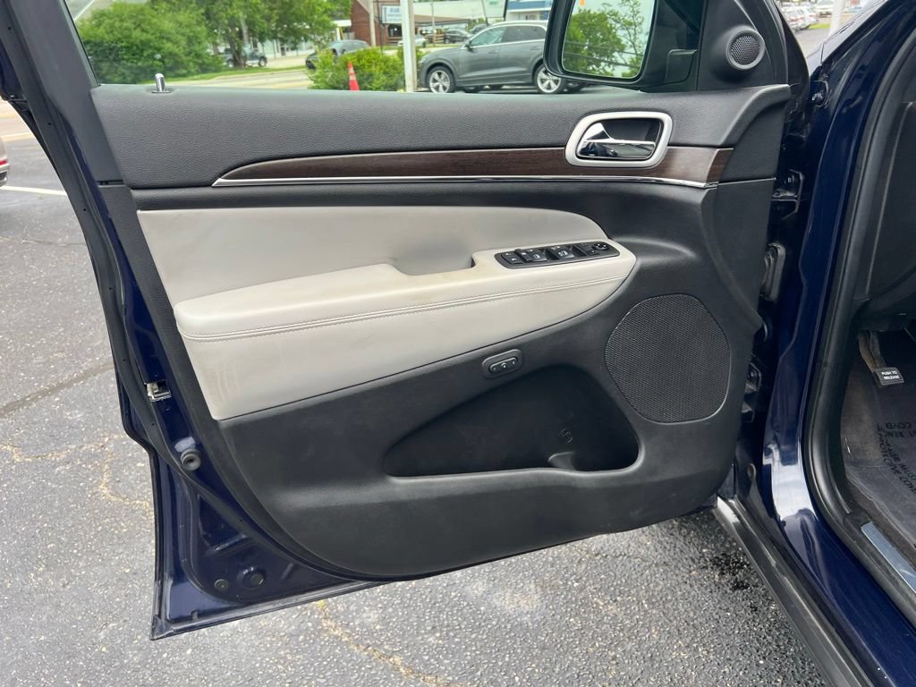 Used 2018 Jeep Grand Cherokee Limited AWD/4WD image 11