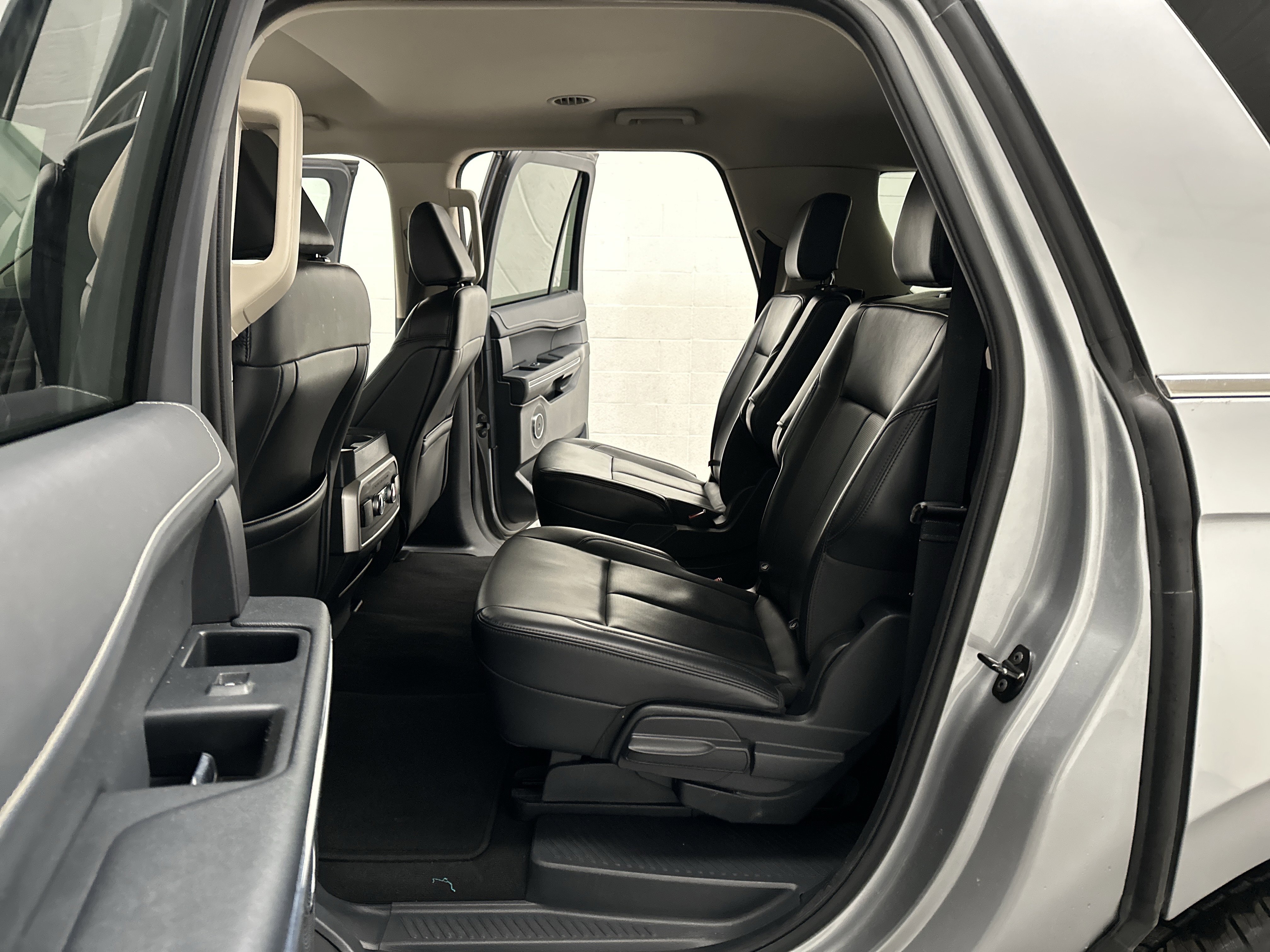 Used 2024 Ford Expedition Max XLT image 23