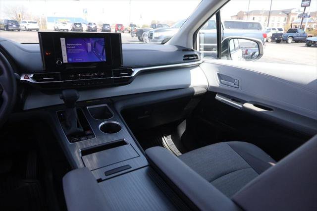 Certified 2025 Toyota Sienna LE image 26