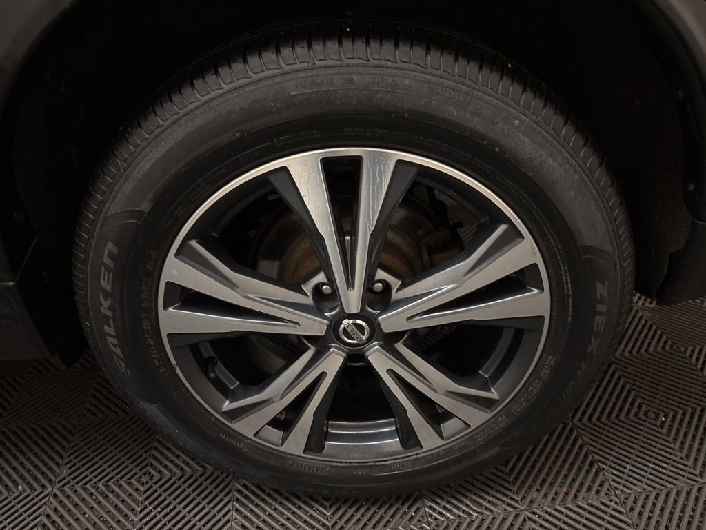 Used 2013 Nissan Rogue SV w/ Premium Pkg image 24