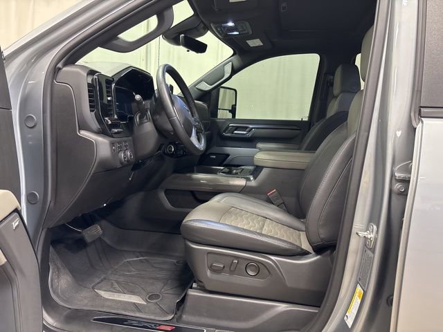Used 2025 Chevrolet Silverado 2500 ZR2 w/ Technology Package AWD/4WD image 24