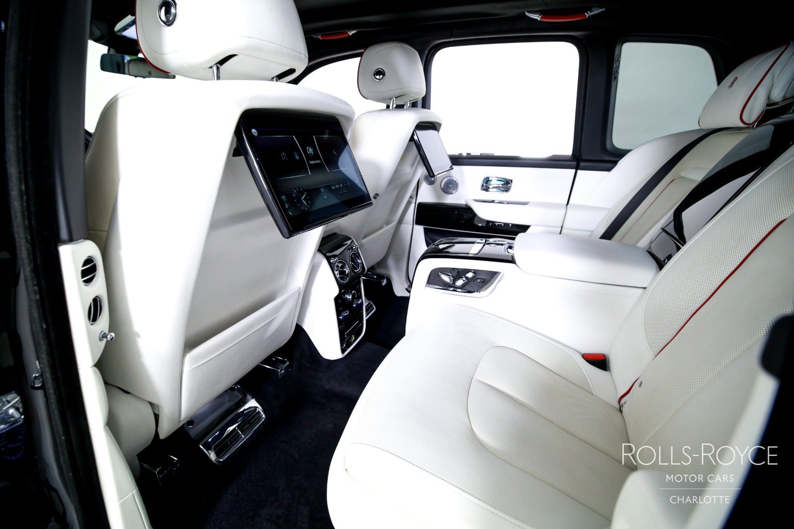 Used 2021 Rolls-Royce Cullinan Black Badge AWD/4WD image 19