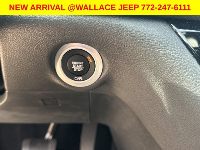 Used 2023 Chrysler Pacifica Touring-L w/ S Appearance Package AWD/4WD image 16
