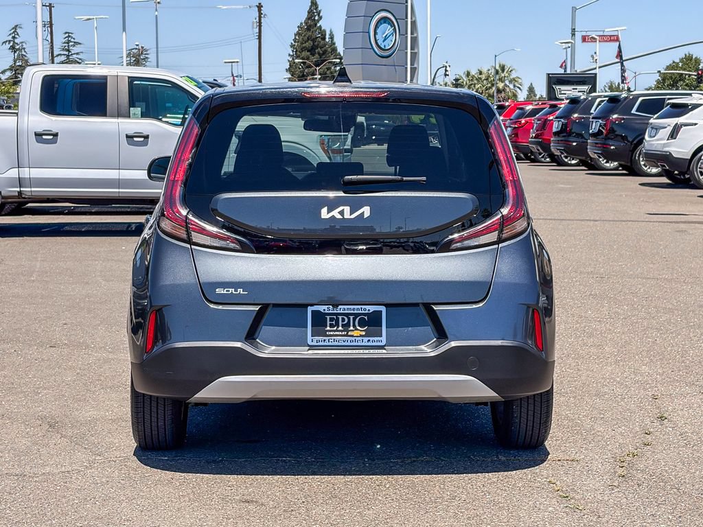 Used 2024 Kia Soul LX w/ Option Group 015 FWD image 3