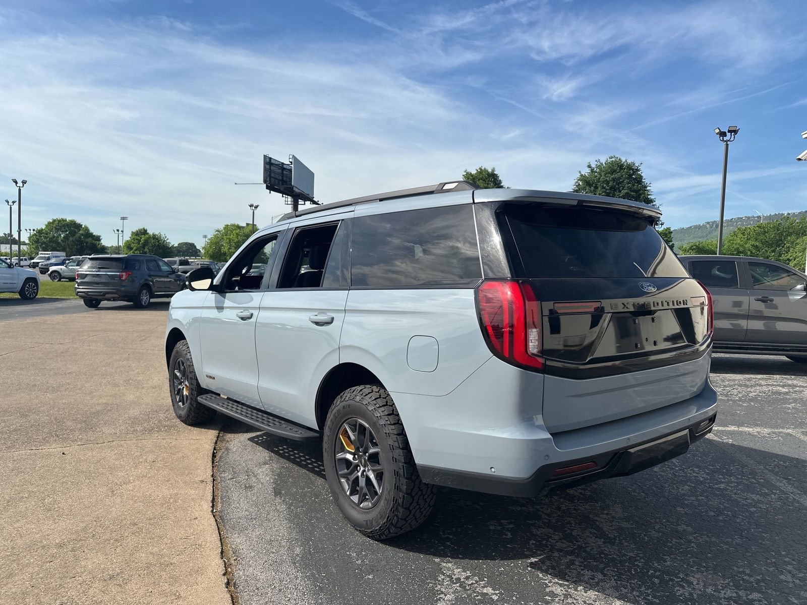 Used 2025 Ford Expedition Tremor image 4