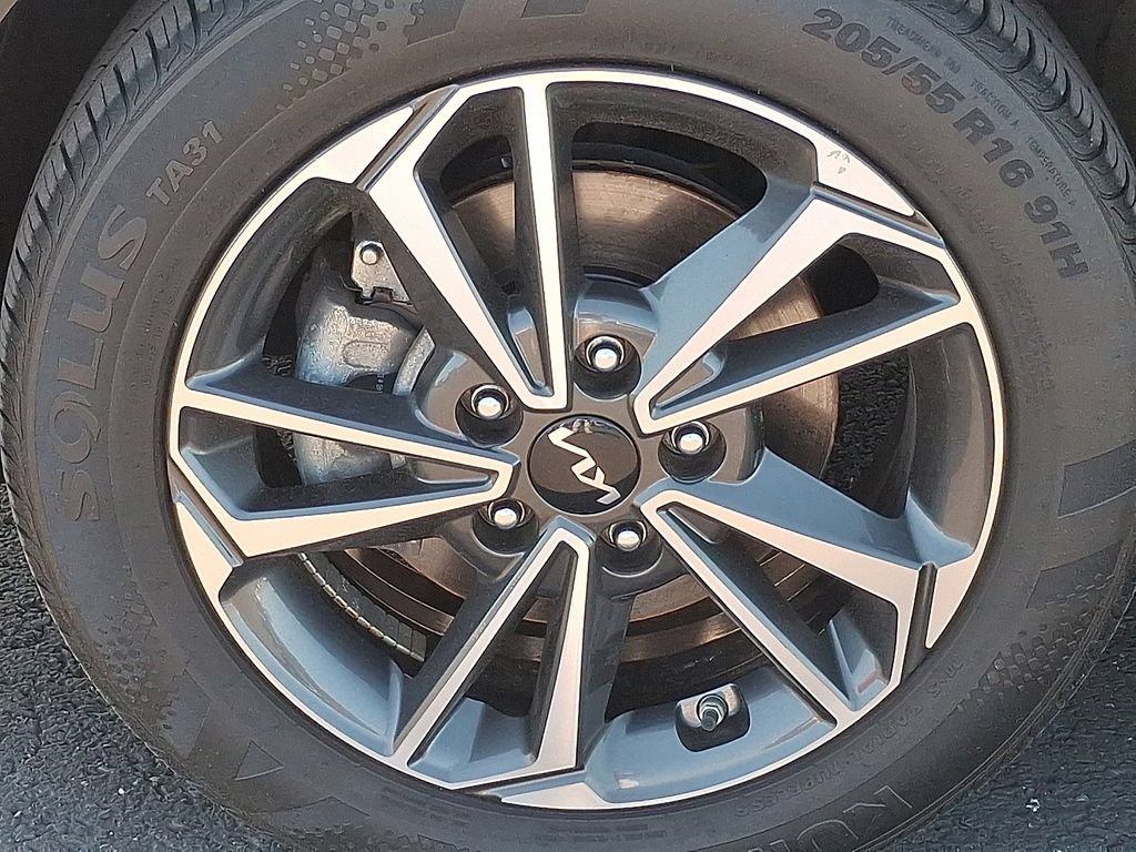 Certified 2023 Kia Forte LXS w/ LXS Technology Package FWD image 9